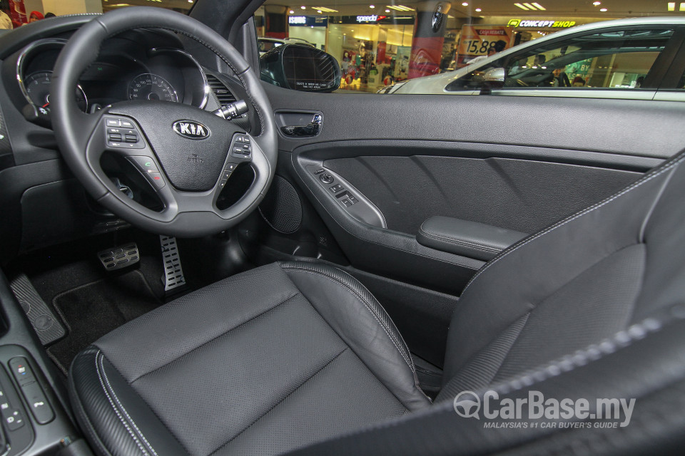 Kia Cerato Koup YD (2015) Interior