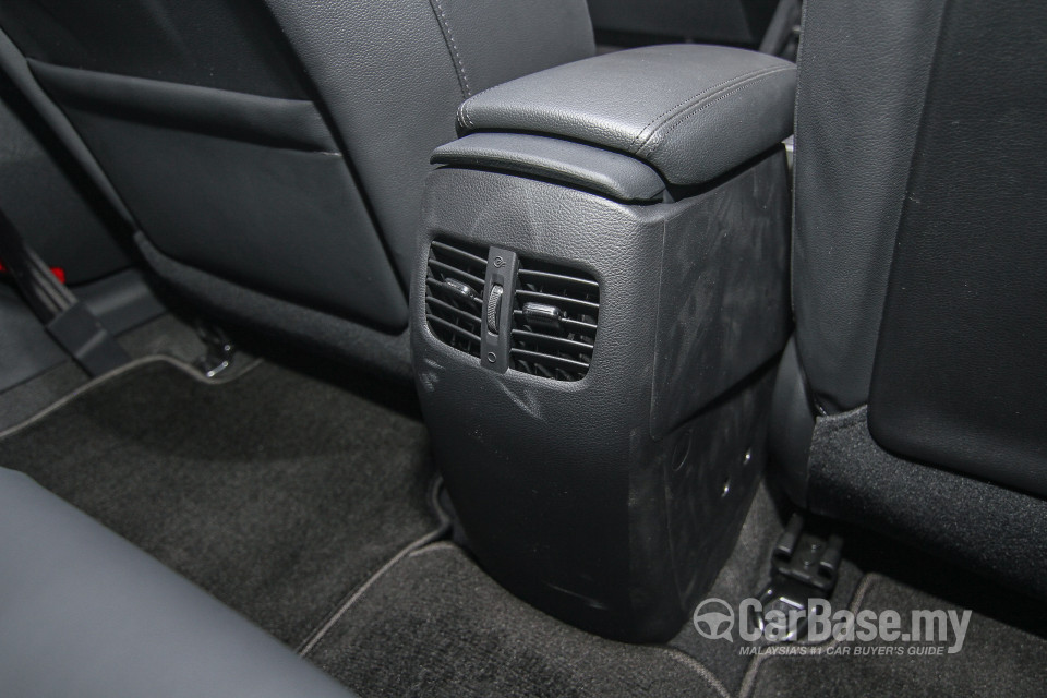 Kia Cerato Koup YD (2015) Interior