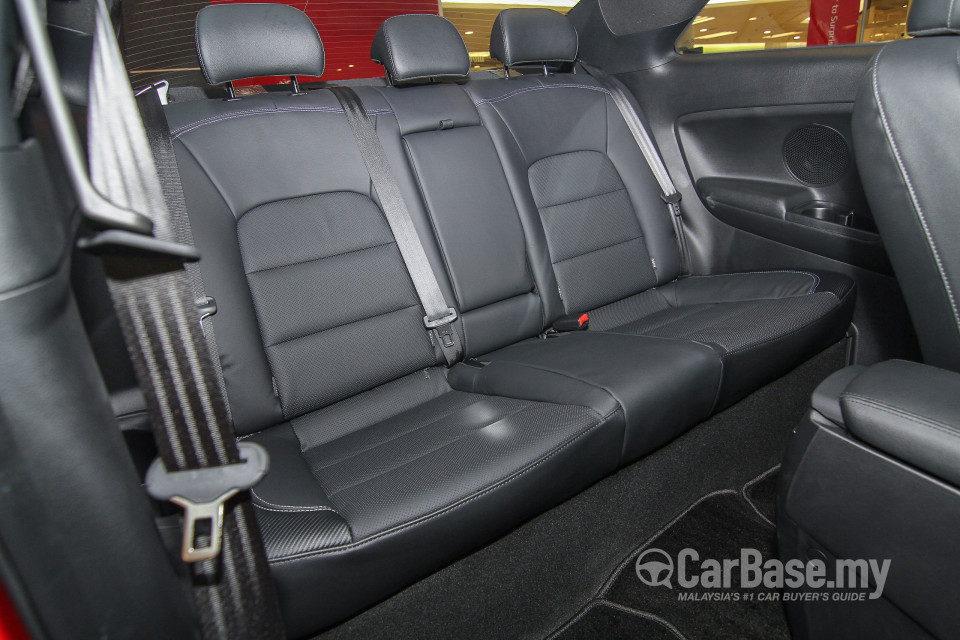 Kia Cerato Koup YD (2015) Interior