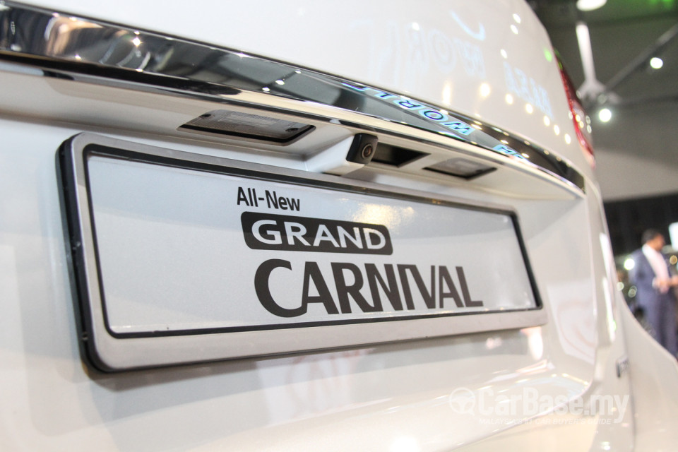 Kia Carnival YP (2017) Exterior