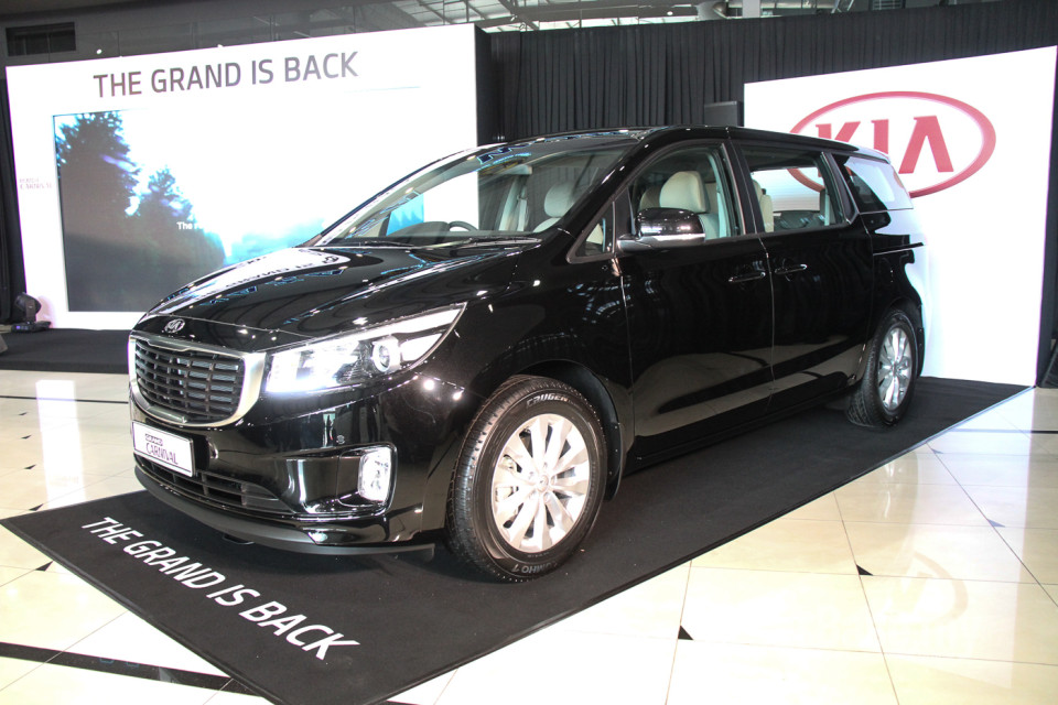 Kia Carnival YP (2017) Exterior