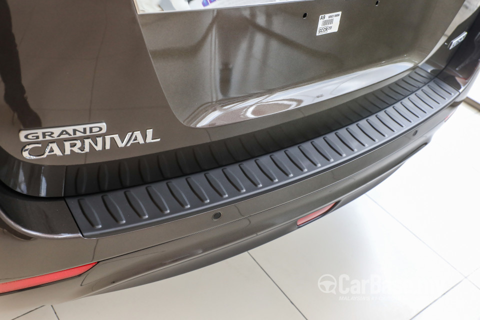 Kia Carnival YP (2017) Exterior