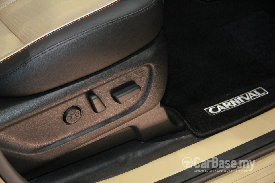 Kia Carnival YP (2017) Interior