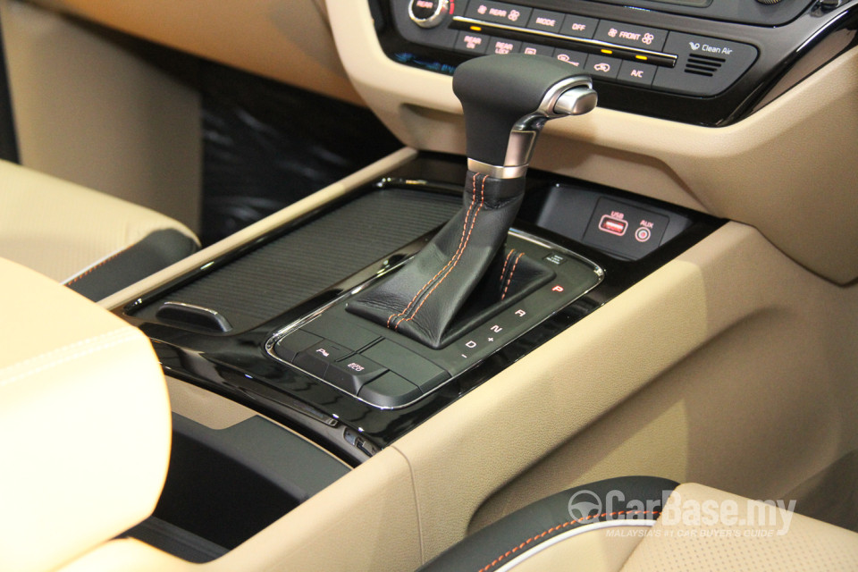 Kia Carnival YP (2017) Interior