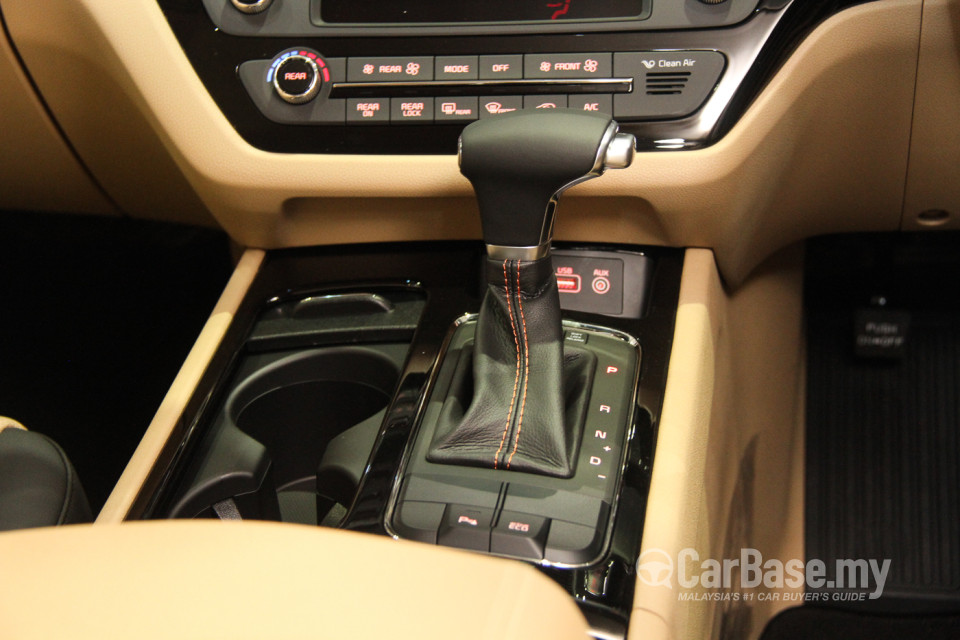 Kia Carnival YP (2017) Interior