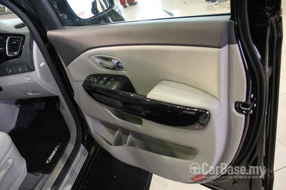 Kia Carnival YP (2017) Interior