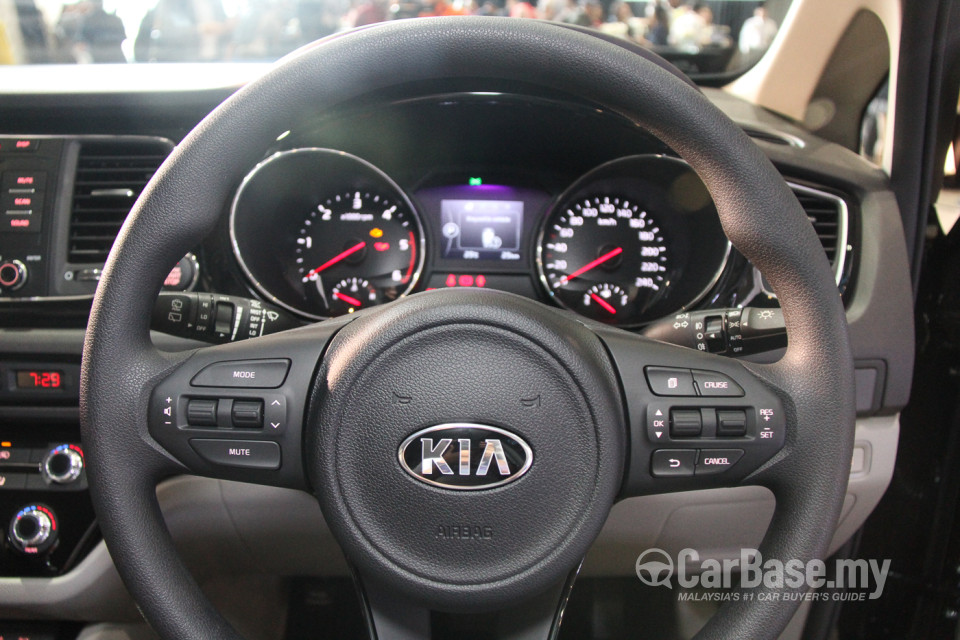 Kia Carnival YP (2017) Interior