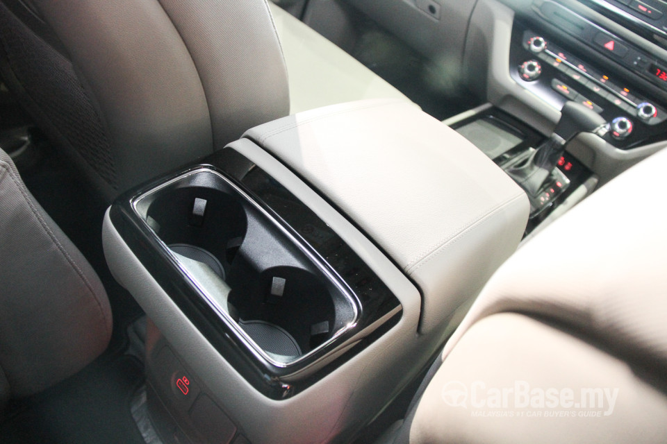 Kia Carnival YP (2017) Interior