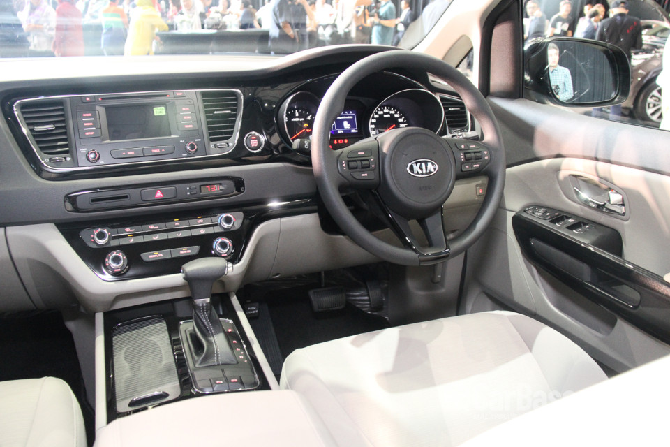 Kia Carnival YP (2017) Interior