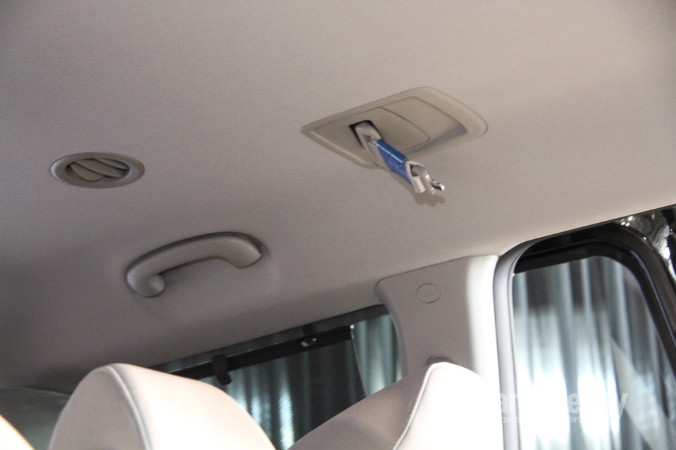 Kia Carnival YP (2017) Interior