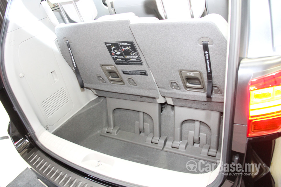 Kia Carnival YP (2017) Interior