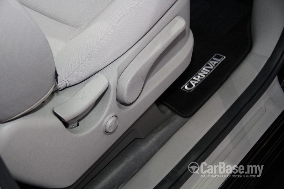 Kia Carnival YP (2017) Interior