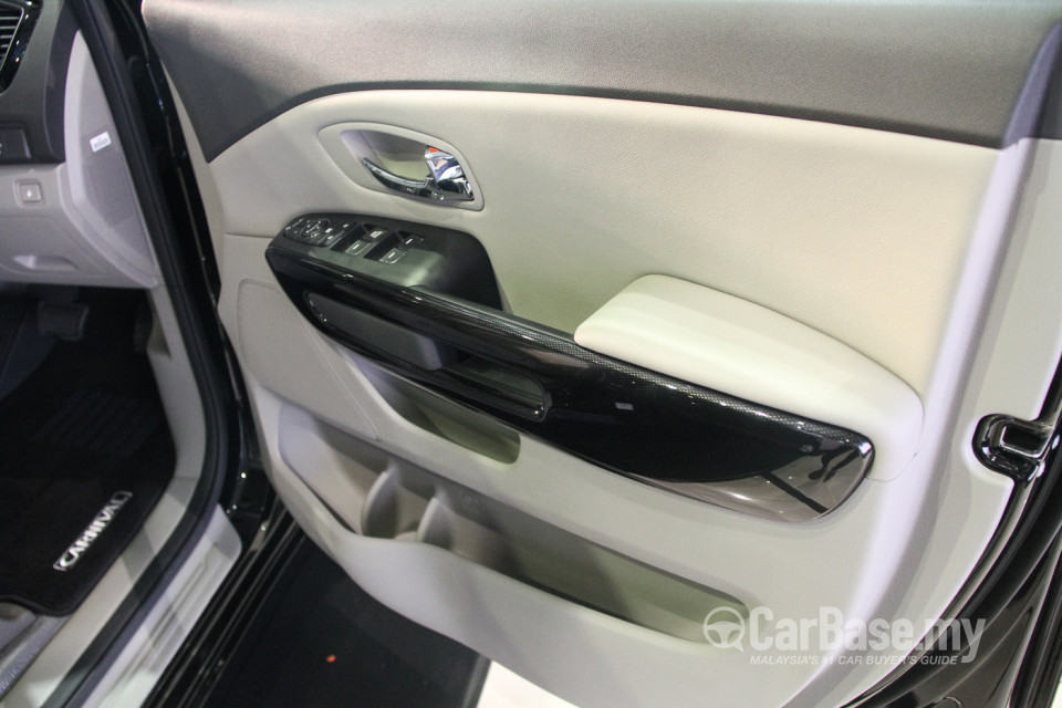 Kia Carnival YP (2017) Interior