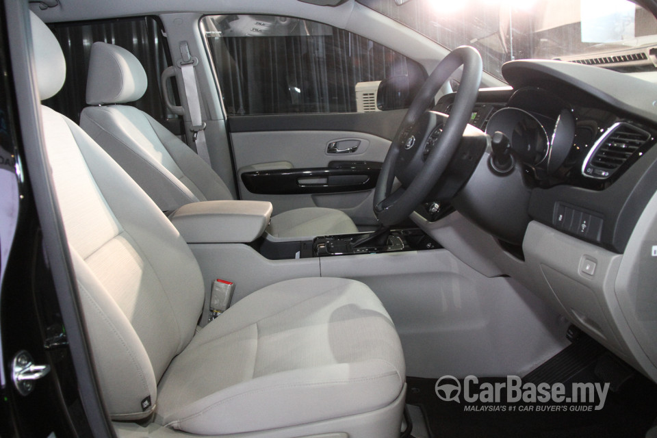 Kia Carnival YP (2017) Interior