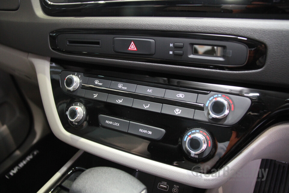 Audi A4 B9 (2016) Interior