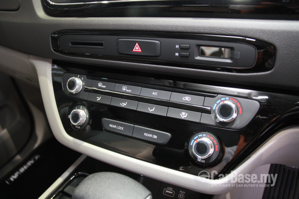 Kia Carnival YP (2017) Interior