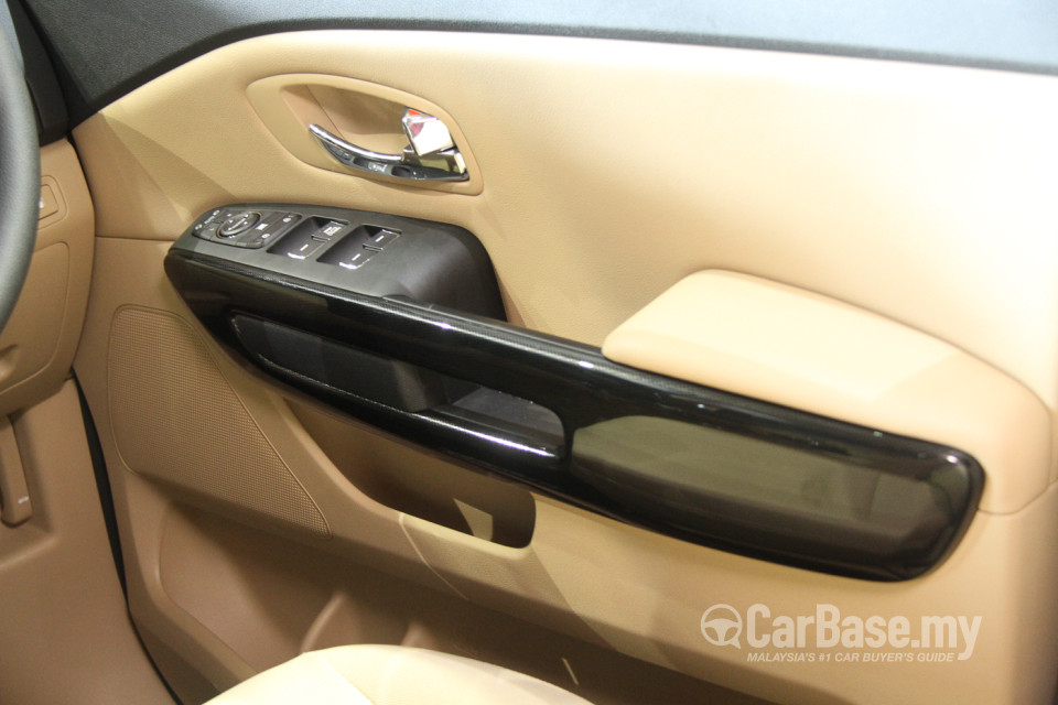 Kia Carnival YP (2017) Interior