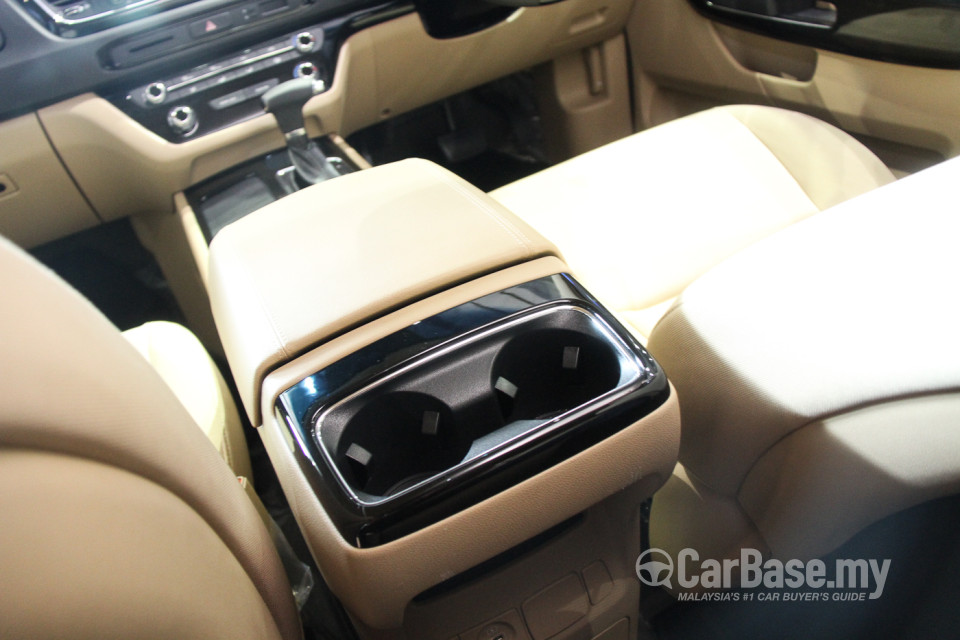 Kia Carnival YP (2017) Interior