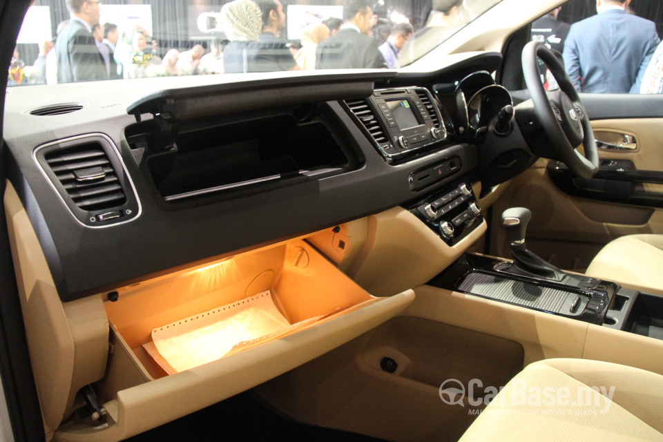 Kia Carnival YP (2017) Interior
