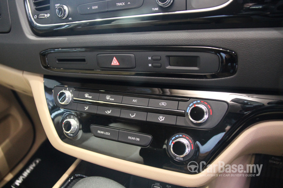 Kia Carnival YP (2017) Interior