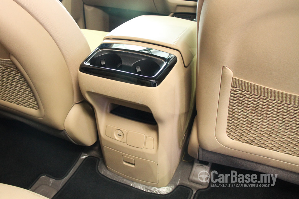 Kia Carnival YP (2017) Interior