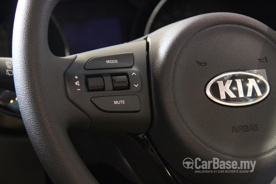 Kia Carnival YP (2017) Interior