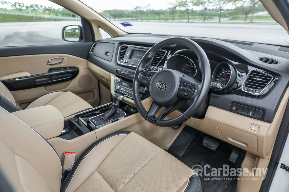 Kia Carnival YP (2017) Interior
