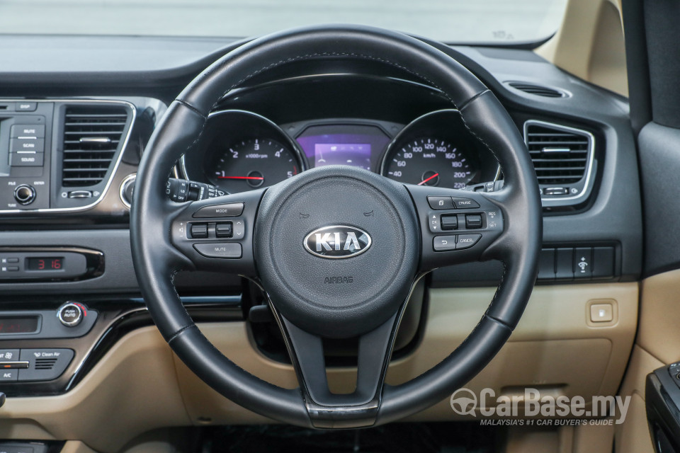 Kia Carnival YP (2017) Interior