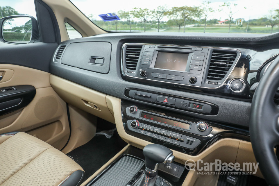 Kia Carnival YP (2017) Interior