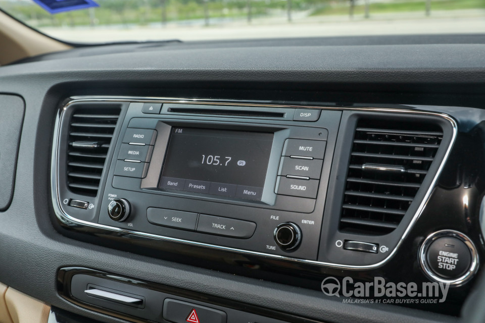 Kia Carnival YP (2017) Interior