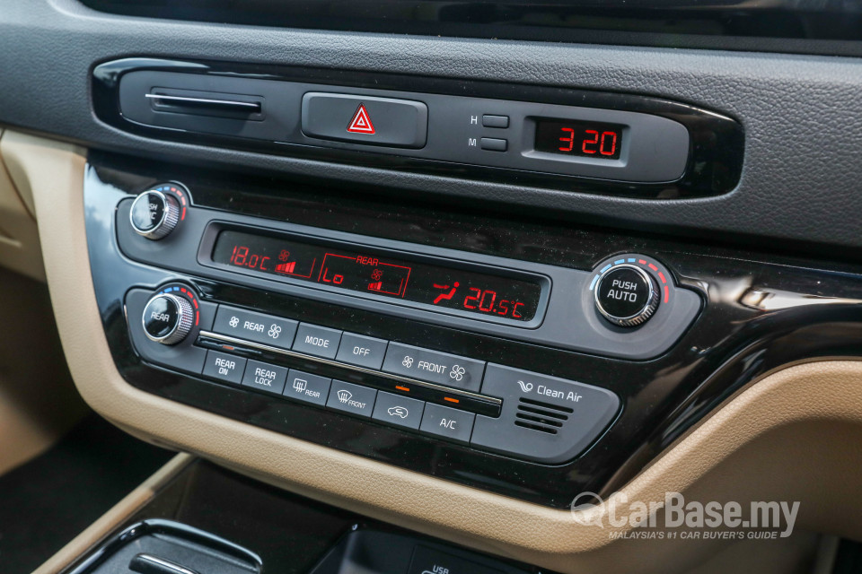 Kia Carnival YP (2017) Interior