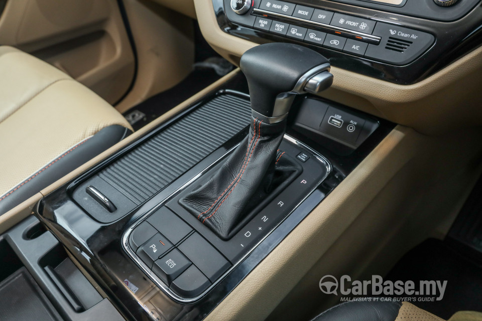 Kia Carnival YP (2017) Interior
