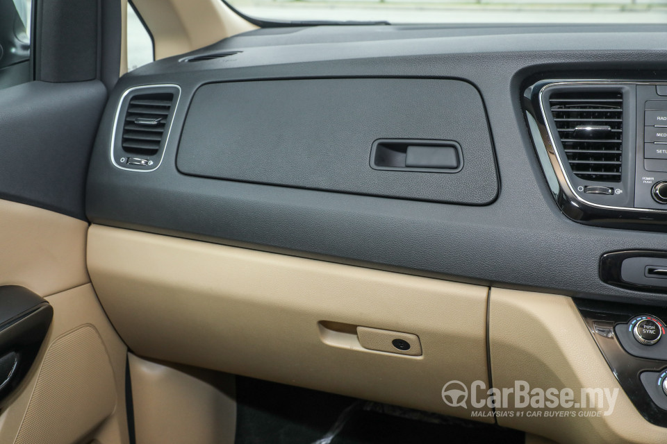 Kia Carnival YP (2017) Interior
