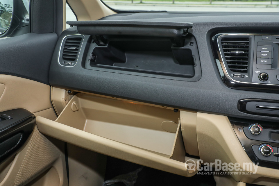 Kia Carnival YP (2017) Interior