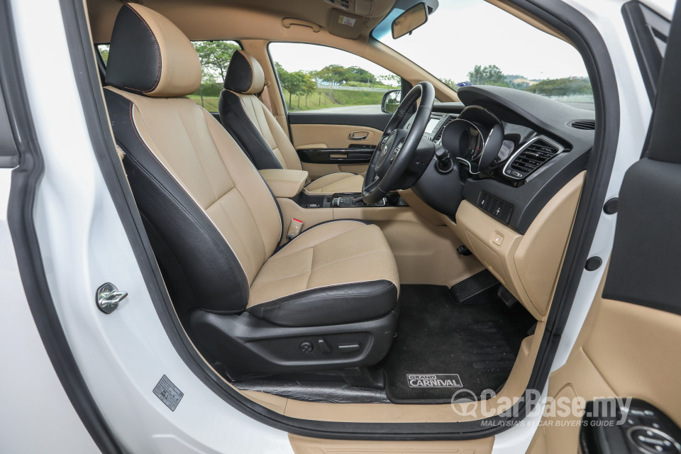 Kia Carnival YP (2017) Interior