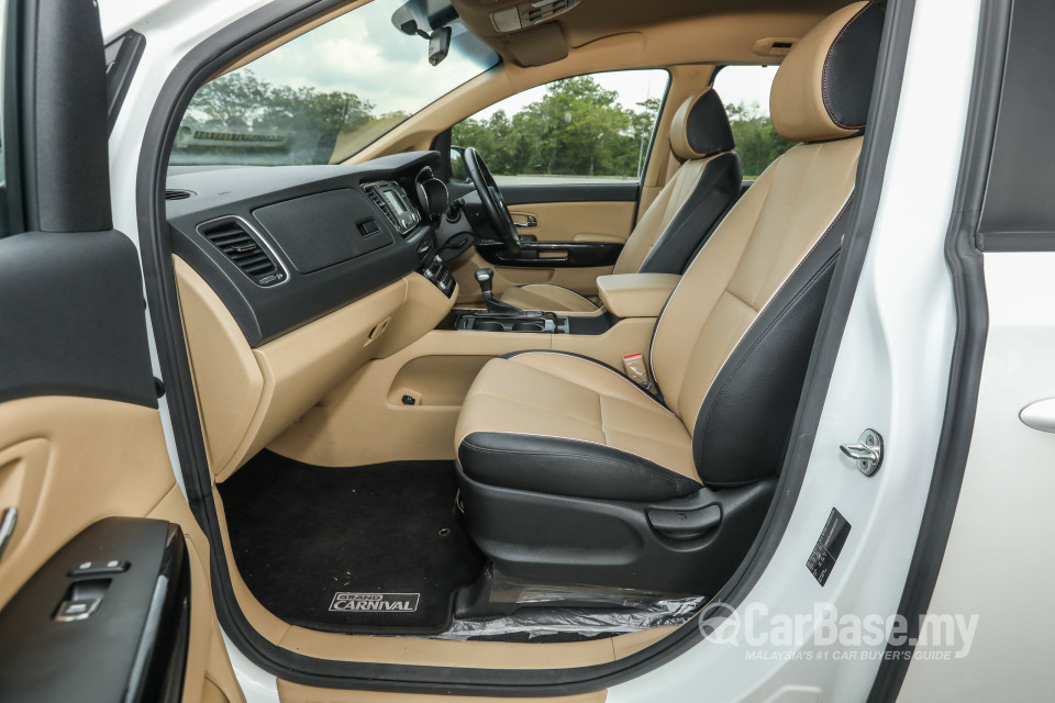 Kia Carnival YP (2017) Interior