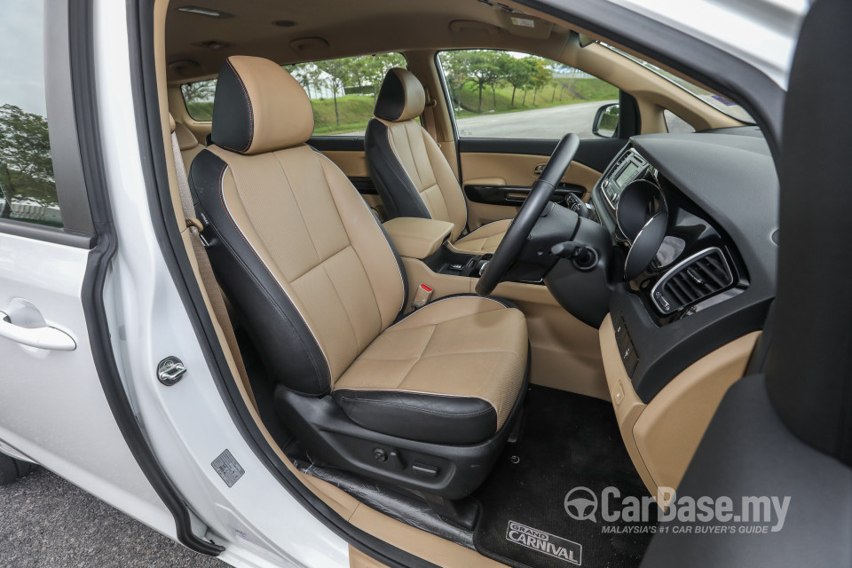 Kia Carnival YP (2017) Interior