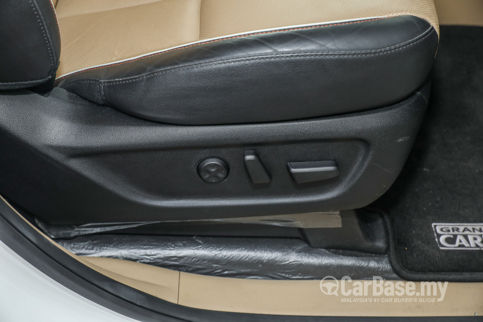 Kia Carnival YP (2017) Interior