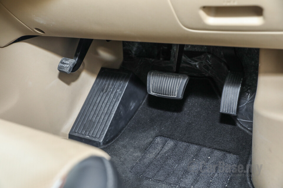 Kia Carnival YP (2017) Interior