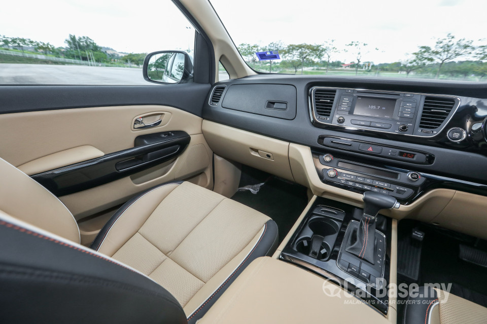 Kia Carnival YP (2017) Interior