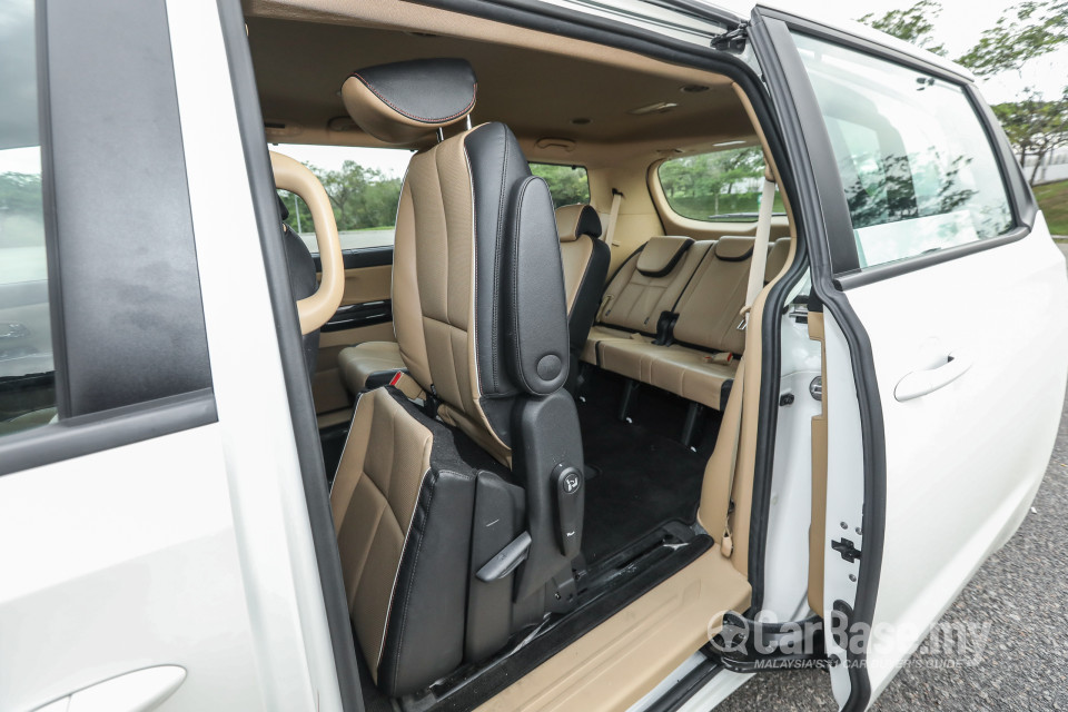 Kia Carnival YP (2017) Interior