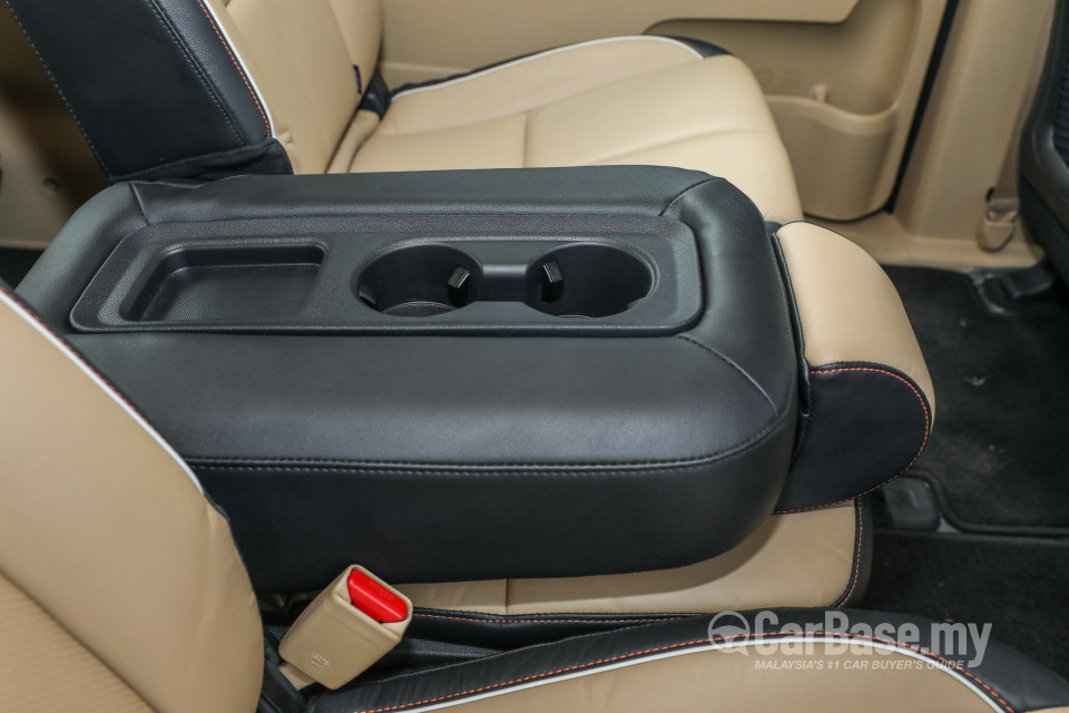 Kia Carnival YP (2017) Interior