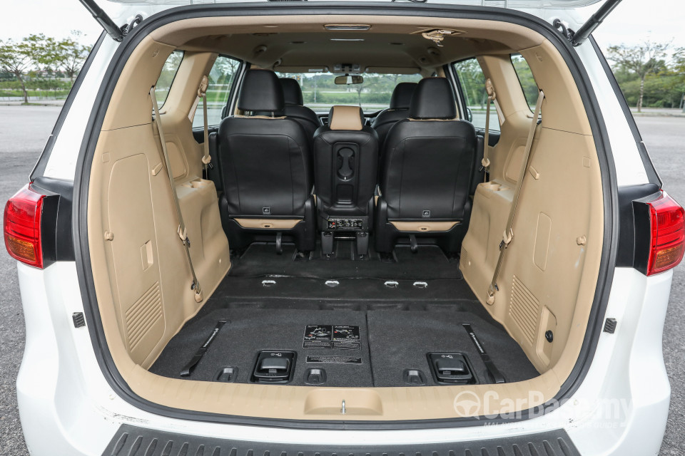 Kia Carnival YP (2017) Interior