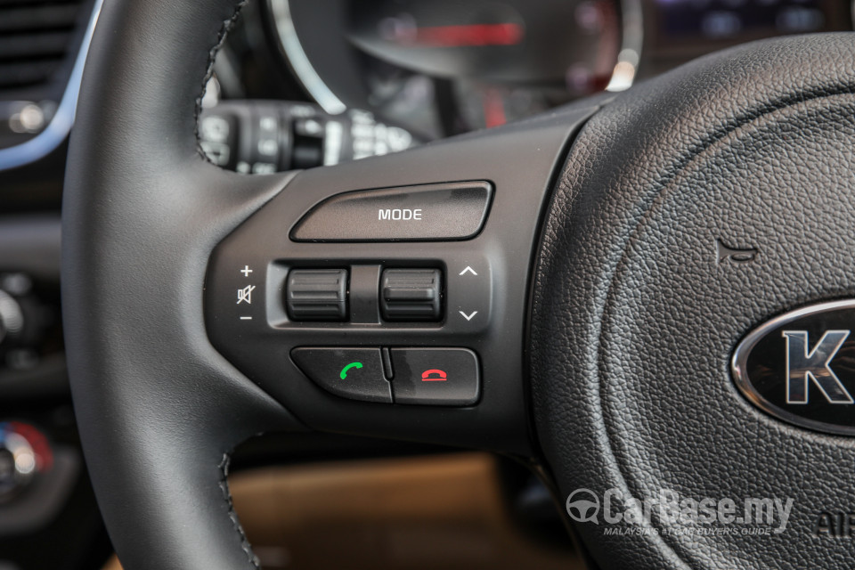 Kia Carnival YP (2017) Interior