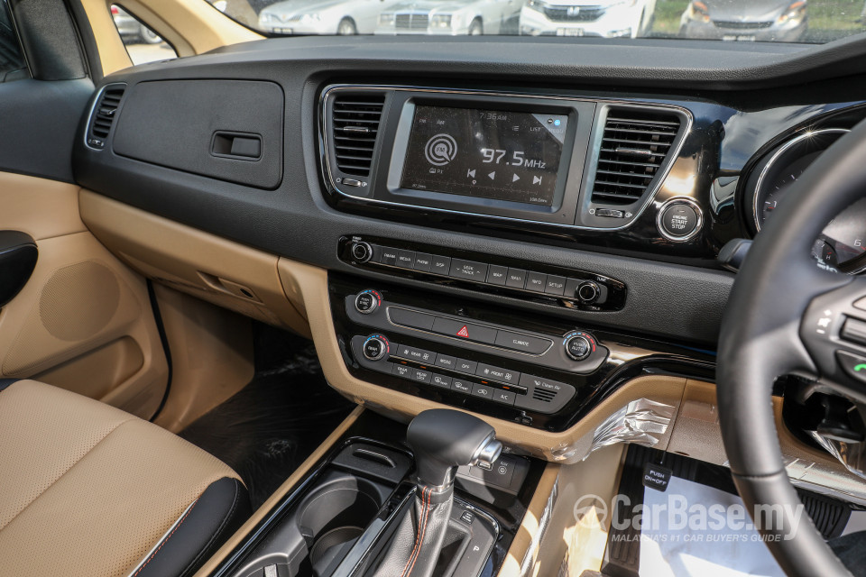Kia Carnival YP (2017) Interior