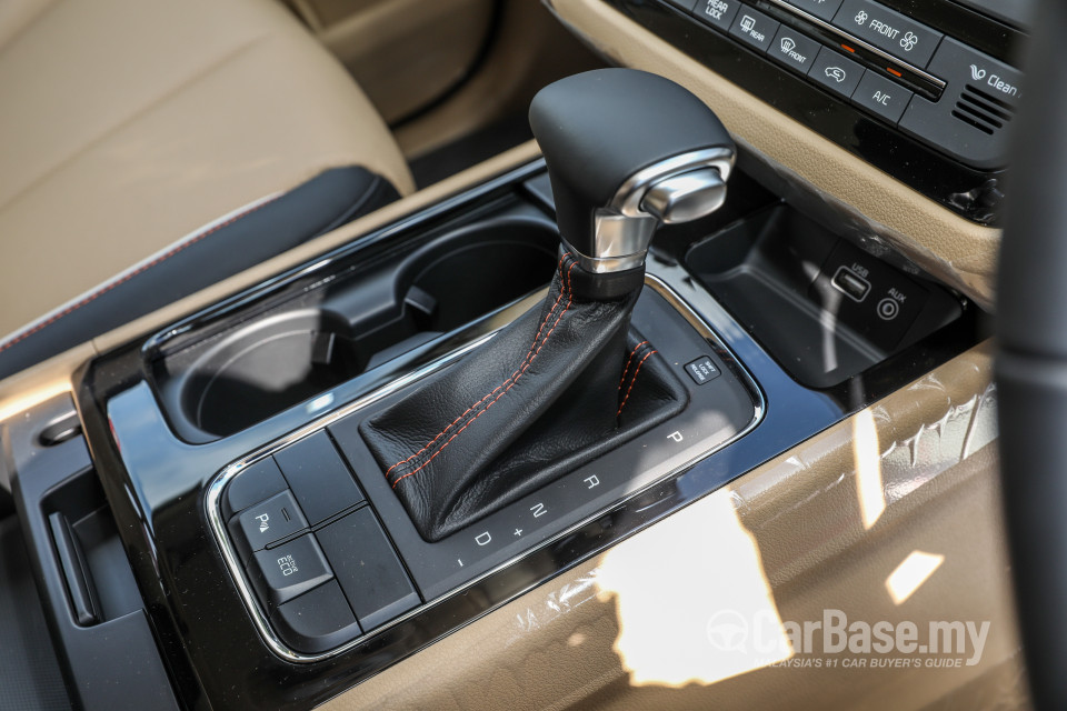 Kia Carnival YP (2017) Interior