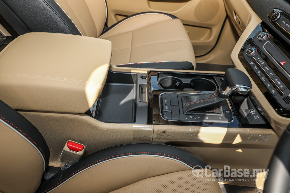 Kia Carnival YP (2017) Interior