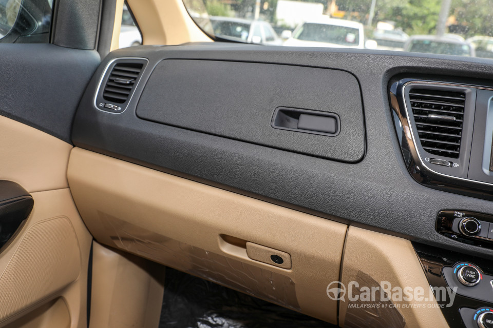 Kia Carnival YP (2017) Interior