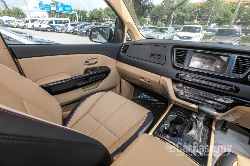 Kia Carnival YP (2017) Interior