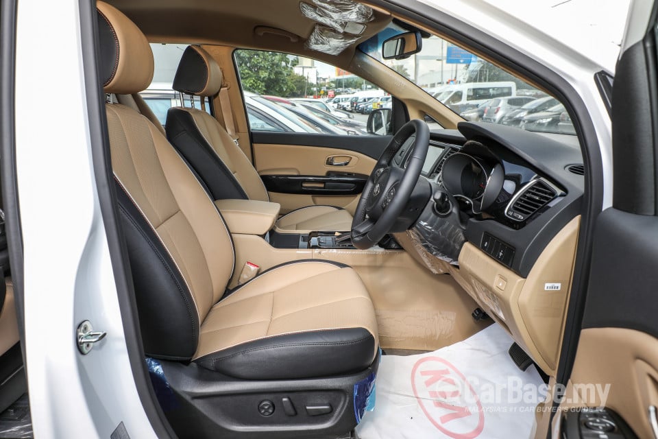 Kia Carnival YP (2017) Interior
